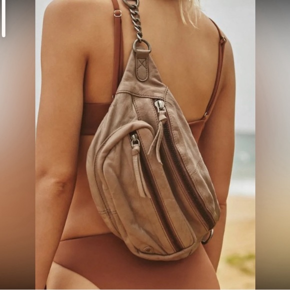 🔥SOLD -not for sale- Free People - BLACK Leather Archer Chain Sling Bag - Picture 8 of 15